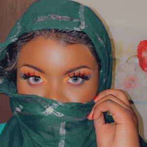 Meet your Posher, Amina